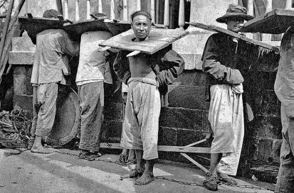 prisoners-in-cangue-china-old-photos.JPG.